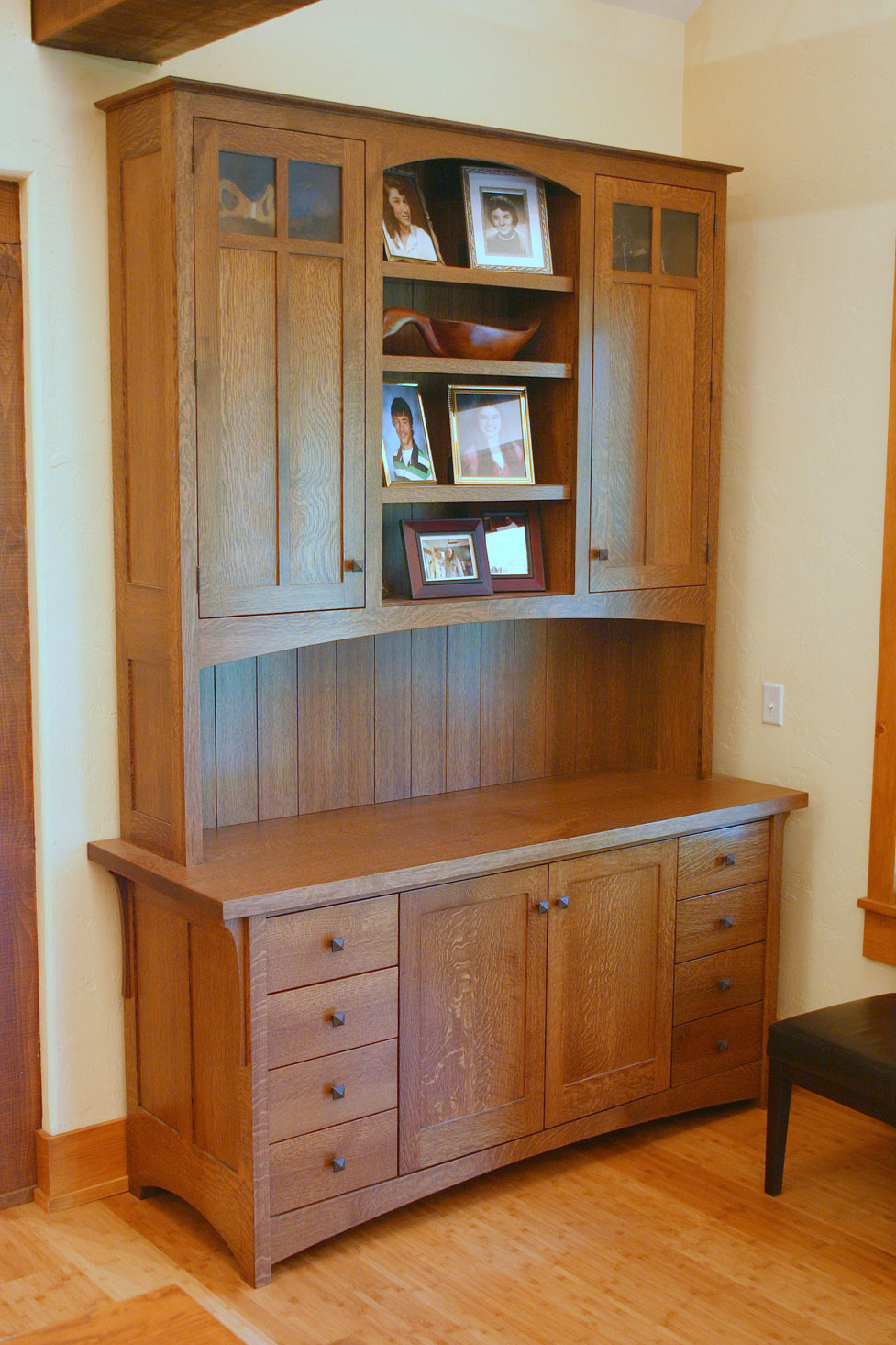 Arts and Crafts desk in quarter-sawn oak, built by Trillium for the Willow Lodge project